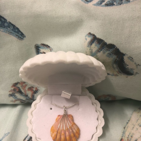 Stunning Freshwater Sunrise shell necklace - Picture 6 of 8